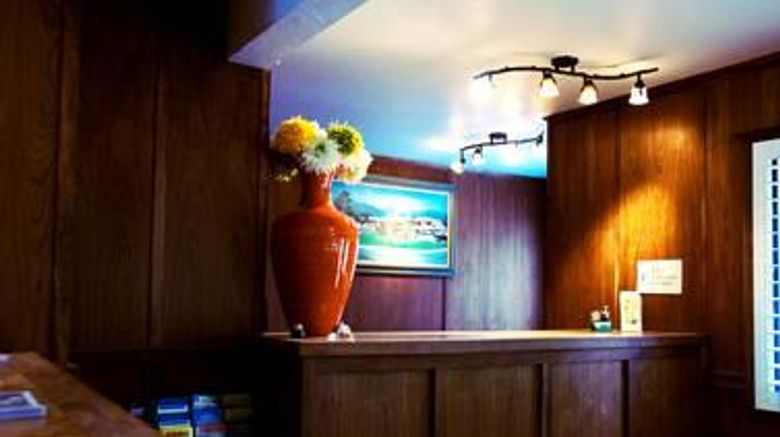 <b>Hummingbird Inn Lobby</b>. Images powered by <a href="https://iceportal.shijigroup.com/" title="IcePortal" target="_blank">IcePortal</a>.