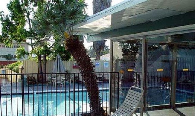 Orange Tree Inn Exterior