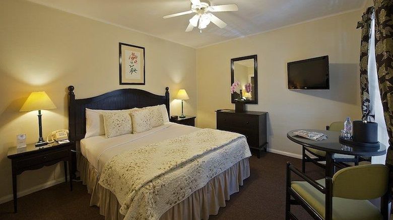 <b>Coast Village Inn Room</b>. Images powered by <a href="https://iceportal.shijigroup.com/" title="IcePortal" target="_blank">IcePortal</a>.