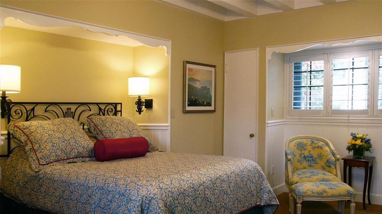 <b>Normandy Inn Room</b>. Images powered by <a href="https://iceportal.shijigroup.com/" title="IcePortal" target="_blank">IcePortal</a>.