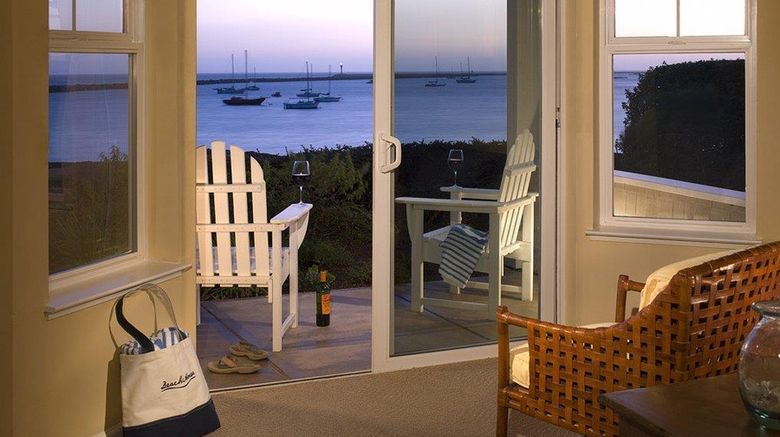 <b>Beach House at Half Moon Bay Room</b>. Images powered by <a href="https://iceportal.shijigroup.com/" title="IcePortal" target="_blank">IcePortal</a>.