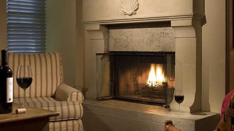 <b>Beach House at Half Moon Bay Room</b>. Images powered by <a href="https://iceportal.shijigroup.com/" title="IcePortal" target="_blank">IcePortal</a>.