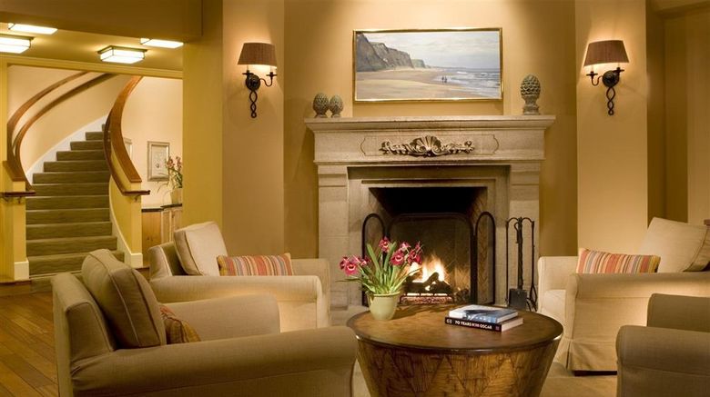 <b>Beach House at Half Moon Bay Room</b>. Images powered by <a href="https://iceportal.shijigroup.com/" title="IcePortal" target="_blank">IcePortal</a>.
