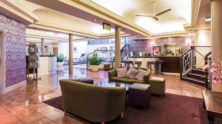 <b>Gardens Hotel Lobby</b>. Images powered by <a href="https://iceportal.shijigroup.com/" title="IcePortal" target="_blank">IcePortal</a>.