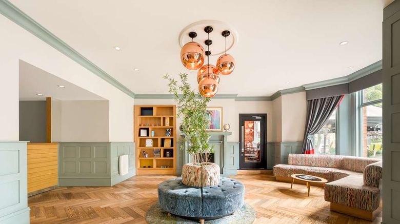 <b>Cairn Hotel Newcastle Lobby</b>. Images powered by <a href="https://iceportal.shijigroup.com/" title="IcePortal" target="_blank">IcePortal</a>.