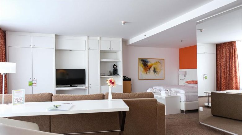 <b>Relexa Hotel Frankfurt Suite</b>. Images powered by <a href="https://iceportal.shijigroup.com/" title="IcePortal" target="_blank">IcePortal</a>.