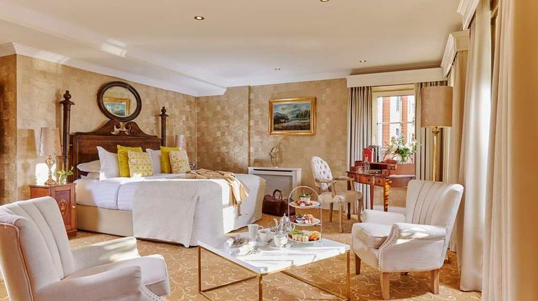 <b>Killarney Royal Hotel Suite</b>. Images powered by <a href="https://iceportal.shijigroup.com/" title="IcePortal" target="_blank">IcePortal</a>.