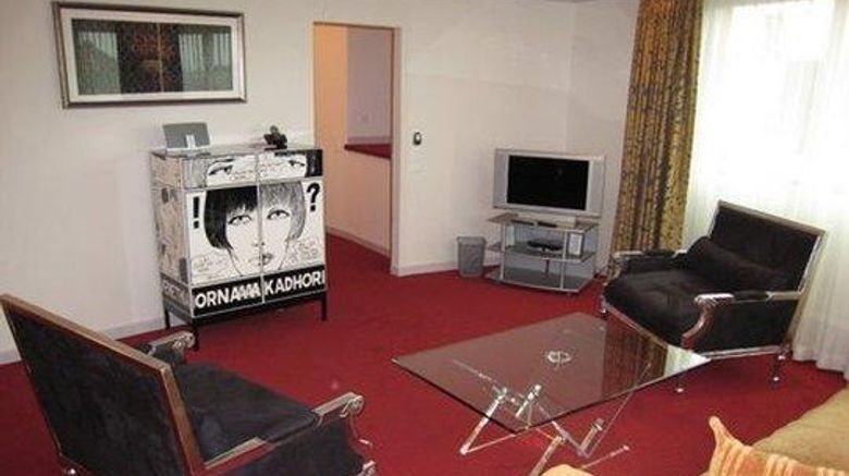 <b>The New Midi Room</b>. Images powered by <a href="https://iceportal.shijigroup.com/" title="IcePortal" target="_blank">IcePortal</a>.