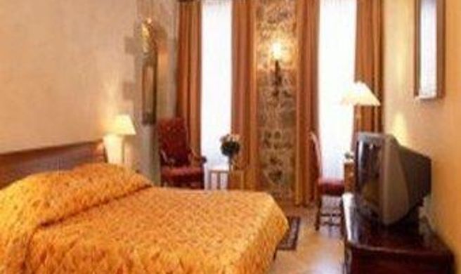 Hotel d'Alleves Room