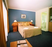Mount Ommaney Hotel Apartments Room