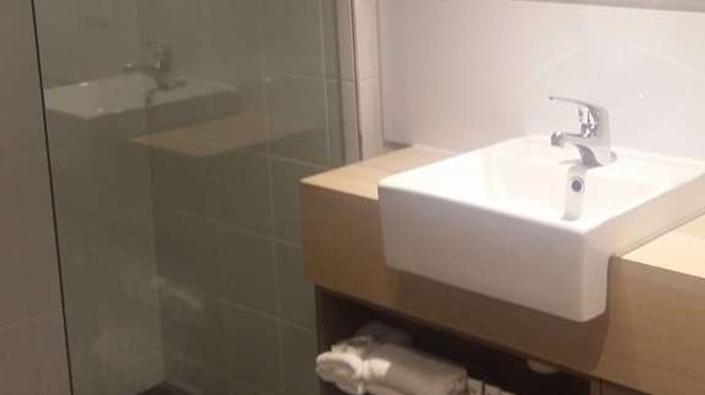 <b>Cairns Plaza Hotel Room</b>. Images powered by <a href="https://iceportal.shijigroup.com/" title="IcePortal" target="_blank">IcePortal</a>.