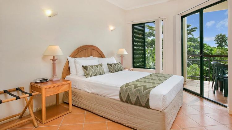 Tropic Towers Apartments Room