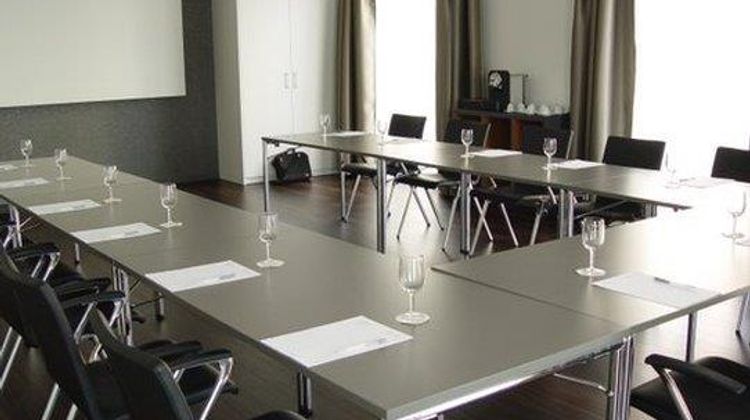 Hotel Ambassador Meeting