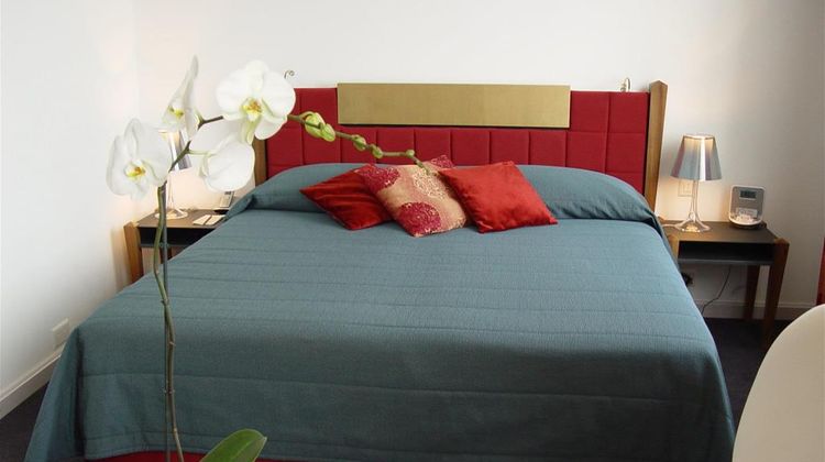 Hotel Ambassador Room