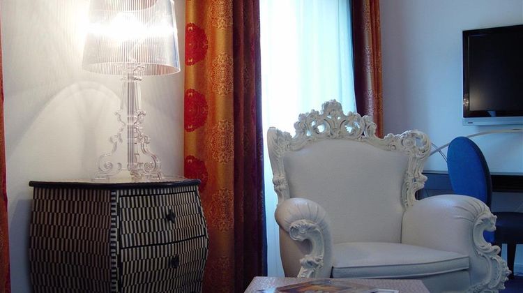 Hotel Ambassador Room