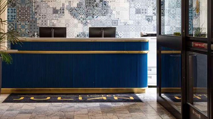 Hotel Julian Lobby