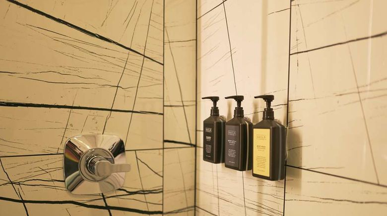 <b>Hotel Julian Room</b>. Images powered by <a href="https://iceportal.shijigroup.com/" title="IcePortal" target="_blank">IcePortal</a>.