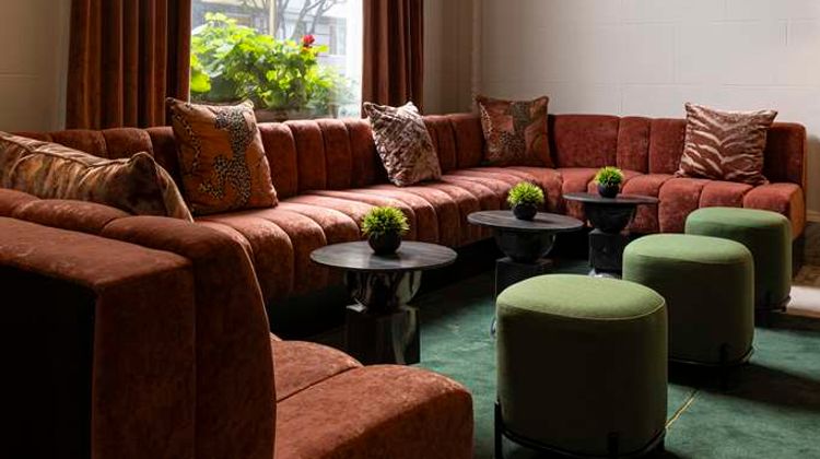 Hotel Julian Lobby