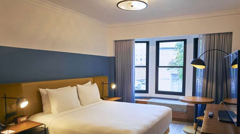 <b>Hotel Julian Room</b>. Images powered by <a href="https://iceportal.shijigroup.com/" title="IcePortal" target="_blank">IcePortal</a>.