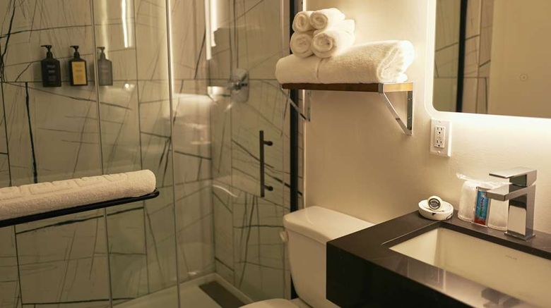 <b>Hotel Julian Room</b>. Images powered by <a href="https://iceportal.shijigroup.com/" title="IcePortal" target="_blank">IcePortal</a>.