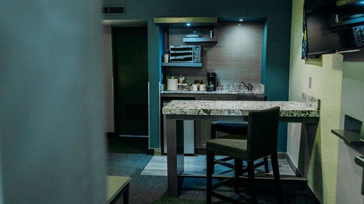 Araiza Hotel & Convention Ctr Suite