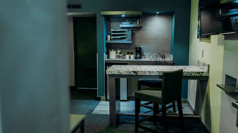 <b>Araiza Hotel & Convention Ctr Suite</b>. Images powered by <a href="https://iceportal.shijigroup.com/" title="IcePortal" target="_blank">IcePortal</a>.