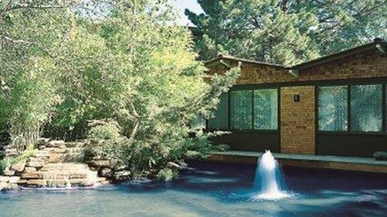 <b>Dinah's Garden Hotel Palo Alto Exterior</b>. Images powered by <a href="https://iceportal.shijigroup.com/" title="IcePortal" target="_blank">IcePortal</a>.