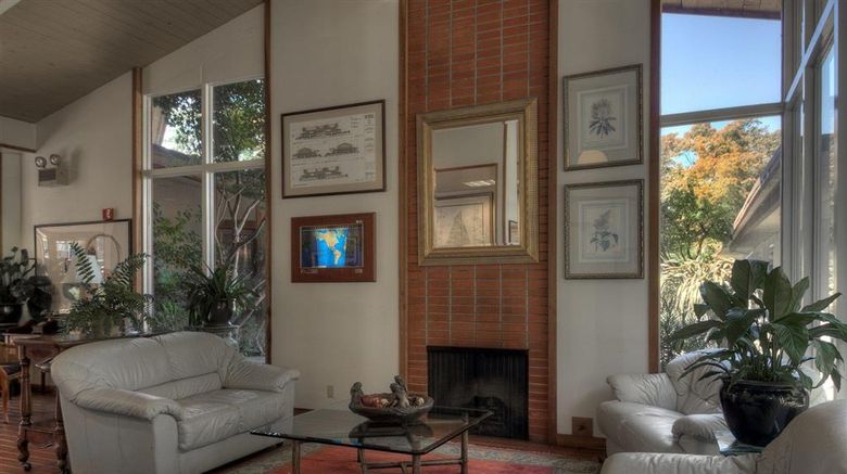 <b>Dinah's Garden Hotel Palo Alto Lobby</b>. Images powered by <a href="https://iceportal.shijigroup.com/" title="IcePortal" target="_blank">IcePortal</a>.