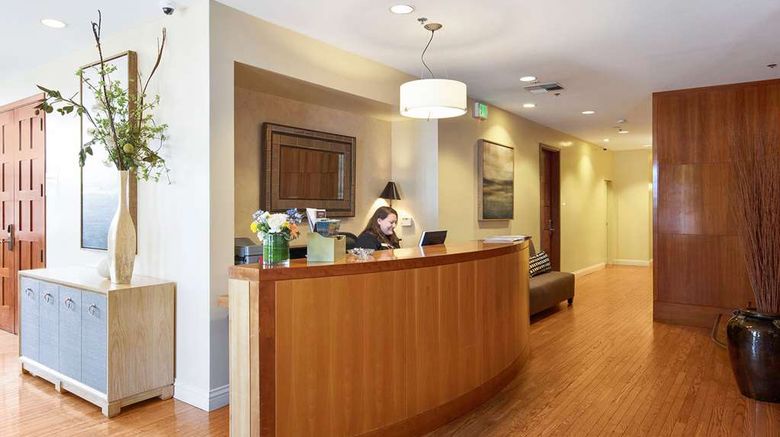 <b>Waters Edge Hotel Lobby</b>. Images powered by <a href="https://iceportal.shijigroup.com/" title="IcePortal" target="_blank">IcePortal</a>.