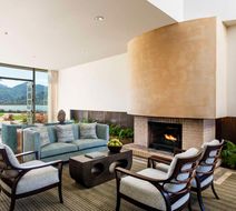 Acqua Hotel Lobby