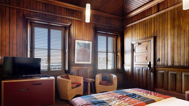 <b>The Henry Jones Art Hotel Room</b>. Images powered by <a href="https://iceportal.shijigroup.com/" title="IcePortal" target="_blank">IcePortal</a>.