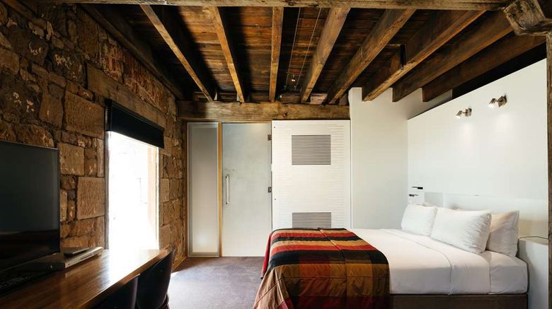 <b>The Henry Jones Art Hotel Room</b>. Images powered by <a href="https://iceportal.shijigroup.com/" title="IcePortal" target="_blank">IcePortal</a>.