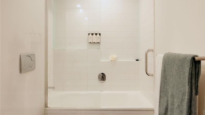 <b>Punthill Williamstown Suite</b>. Images powered by <a href="https://iceportal.shijigroup.com/" title="IcePortal" target="_blank">IcePortal</a>.