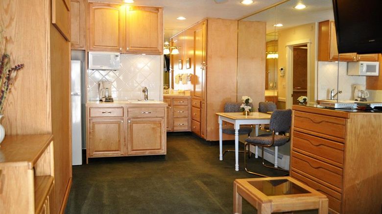 <b>Stardust Tahoe Room</b>. Images powered by <a href="https://iceportal.shijigroup.com/" title="IcePortal" target="_blank">IcePortal</a>.
