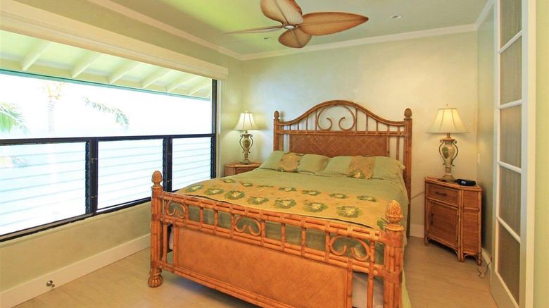 <b>Castle Poipu Shores Resort Room</b>. Images powered by <a href="https://iceportal.shijigroup.com/" title="IcePortal" target="_blank">IcePortal</a>.