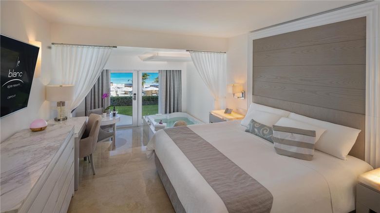 <b>Le Blanc Spa Resort Cancun Suite</b>. Images powered by <a href="https://iceportal.shijigroup.com/" title="IcePortal" target="_blank">IcePortal</a>.