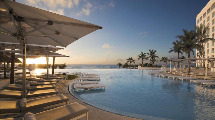 Le Blanc Spa Resort Cancun Pool