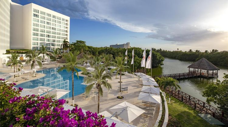 Le Blanc Spa Resort Cancun Pool