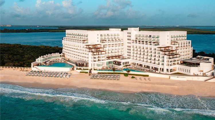 Club Regina Cancun Exterior