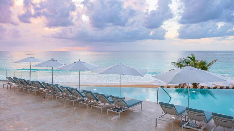 Club Regina Cancun Pool