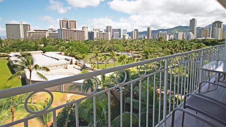 <b>Castle Waikiki Shore Room</b>. Images powered by <a href="https://iceportal.shijigroup.com/" title="IcePortal" target="_blank">IcePortal</a>.