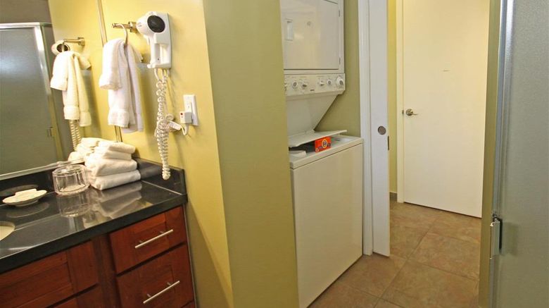 <b>Castle Waikiki Shore Room</b>. Images powered by <a href="https://iceportal.shijigroup.com/" title="IcePortal" target="_blank">IcePortal</a>.