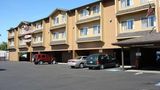 Clackamas Inn Exterior
