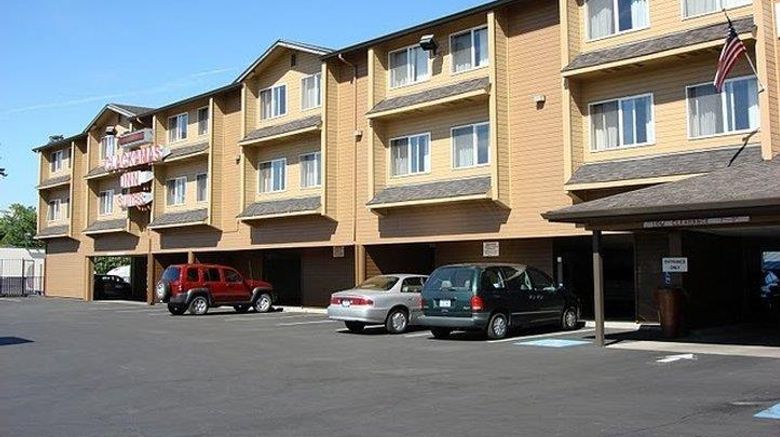 Clackamas Inn Exterior. Images powered by <a href="https://iceportal.shijigroup.com" target="_blank" rel="noopener">Ice Portal</a>.