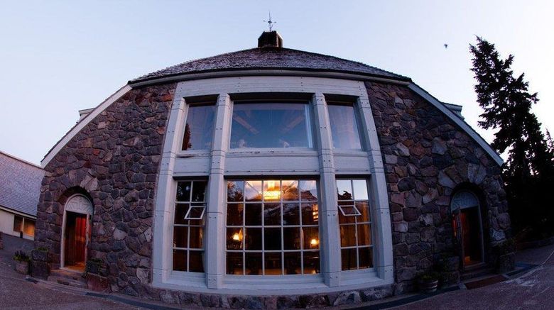 <b>Timberline Lodge Exterior</b>. Images powered by <a href="https://iceportal.shijigroup.com/" title="IcePortal" target="_blank">IcePortal</a>.