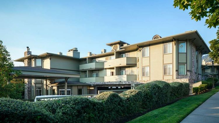 Plaza Inn & Suites at Ashland Creek Exterior