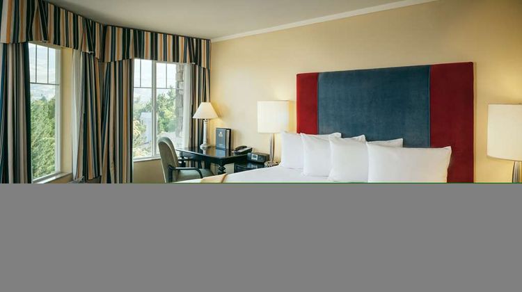 Plaza Inn & Suites at Ashland Creek Room