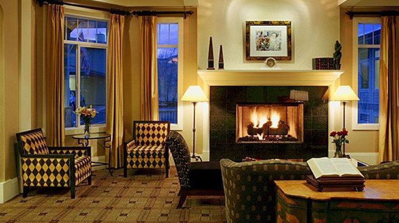 <b>Plaza Inn & Suites at Ashland Creek Lobby</b>. Images powered by <a href="https://iceportal.shijigroup.com/" title="IcePortal" target="_blank">IcePortal</a>.