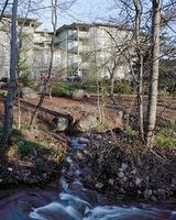 Plaza Inn & Suites at Ashland Creek