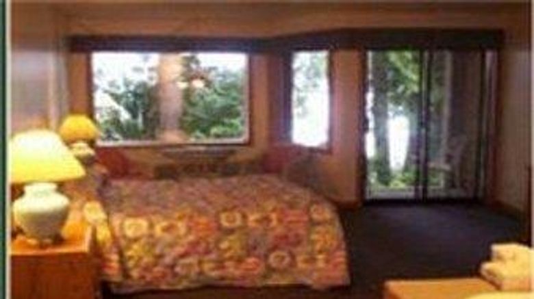 <b>Lake Quinault Lodge Exterior</b>. Images powered by <a href="https://iceportal.shijigroup.com/" title="IcePortal" target="_blank">IcePortal</a>.